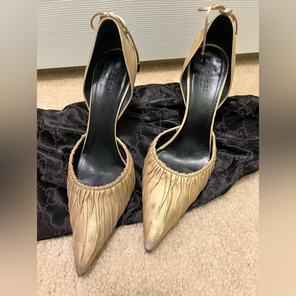 Gucci Suede Gold Pointed Toe Size 8
